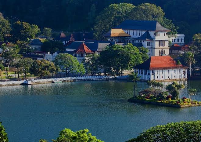 Kandy Lake